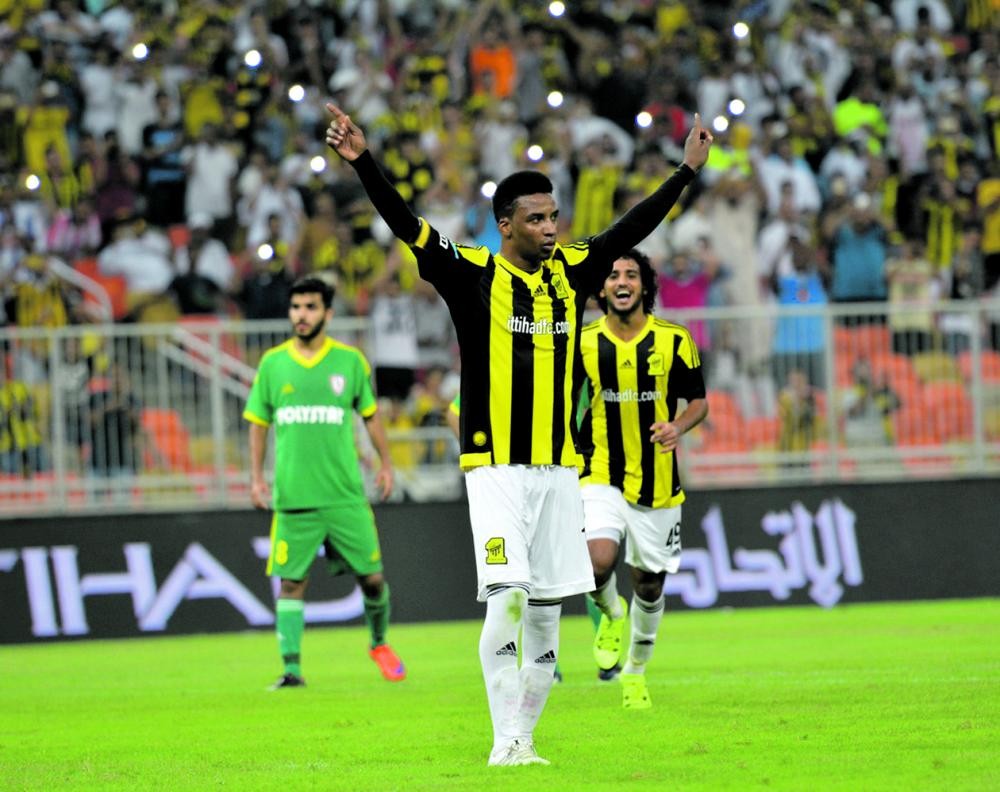 نور يشغل «السوشل ميديا»