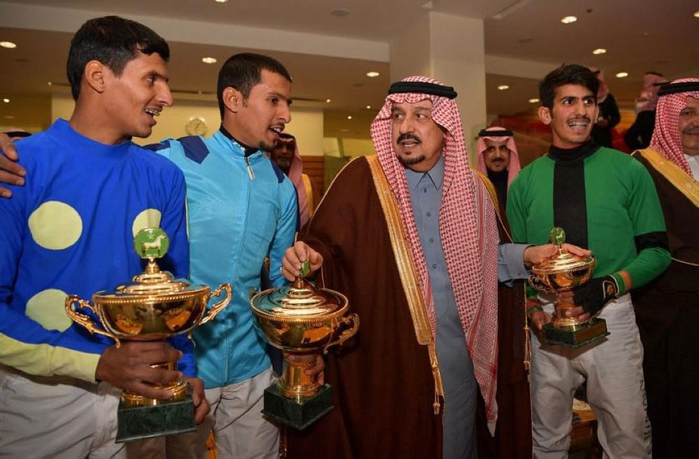 نيابة عن الملك.. أمير الرياض يرعى حفل الفروسية