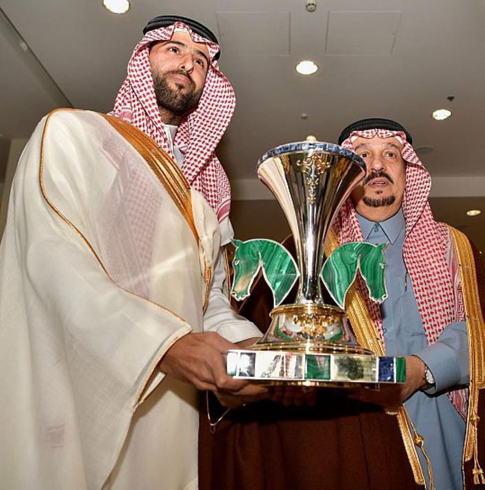نيابة عن الملك.. أمير الرياض يرعى حفل الفروسية