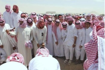 مدير المكافحة يعزي ذوي الشهيد «القحطاني»