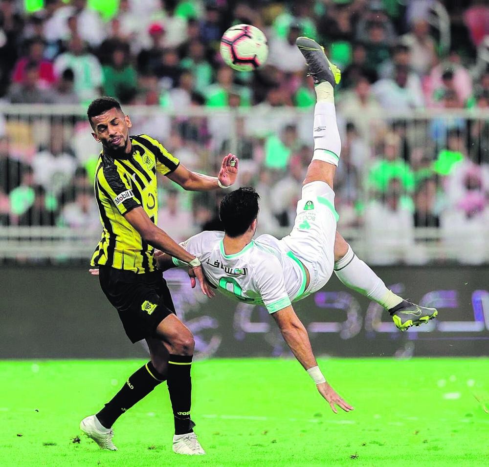 «العقيد» يسير على خُطى الدون وبيل ويسجل هدفا «عالميا»