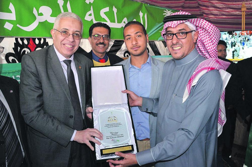 تراث المملكة والقهوة السعودية في «يوم الشعوب» بالقاهرة