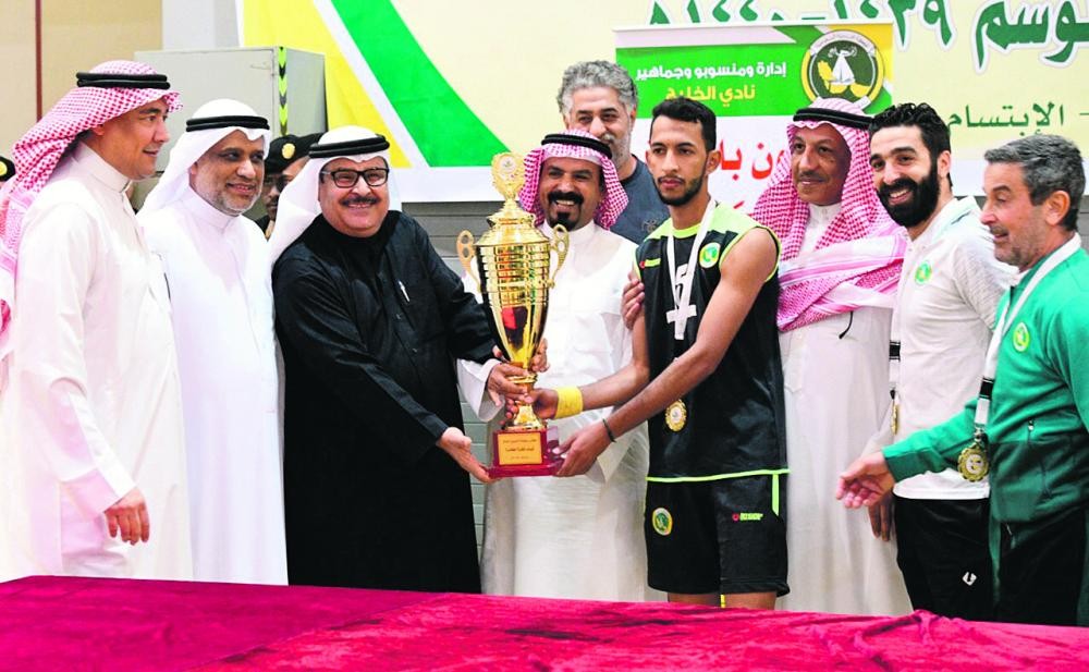 طائرة الخليج تحلق بممتاز الشباب