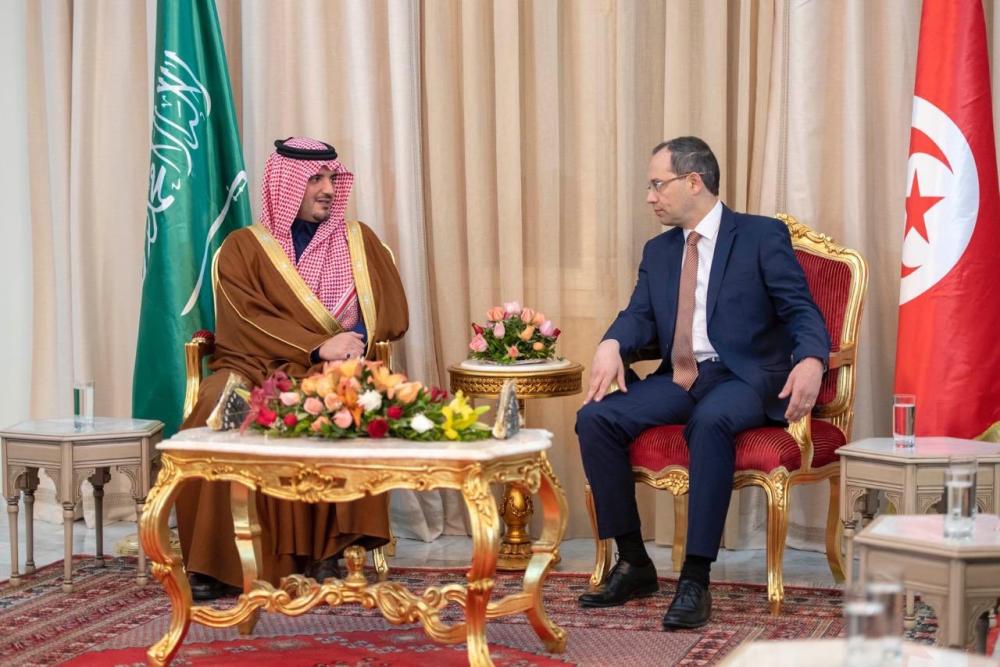 وزير الداخلية يصل إلى تونس