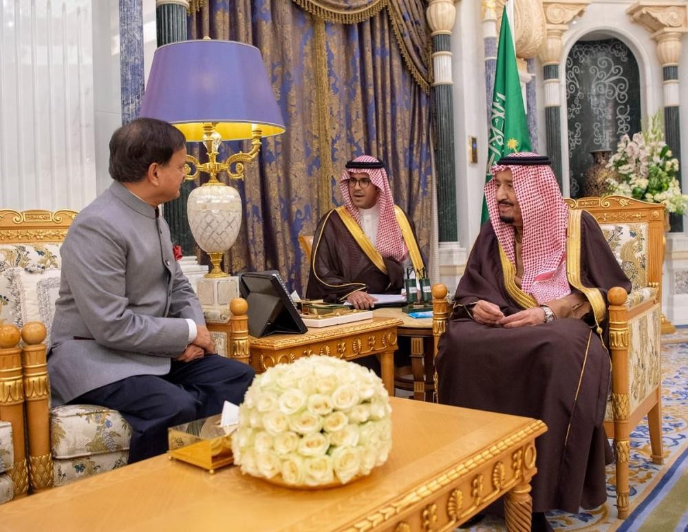 خادم الحرمين الشريفين يستقبل سفير الهند
