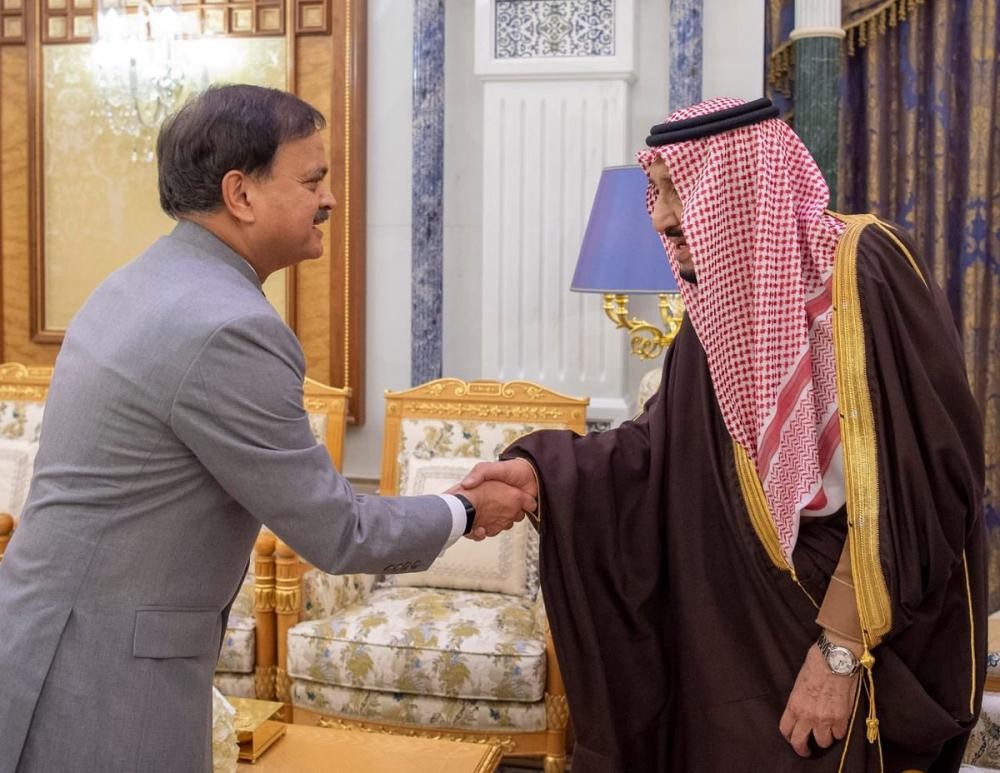 خادم الحرمين الشريفين يستقبل سفير الهند