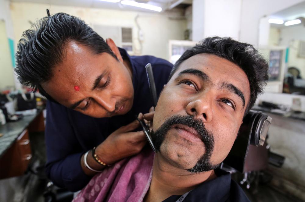 «شارب» الطيار الهندي يدخل التاريخ