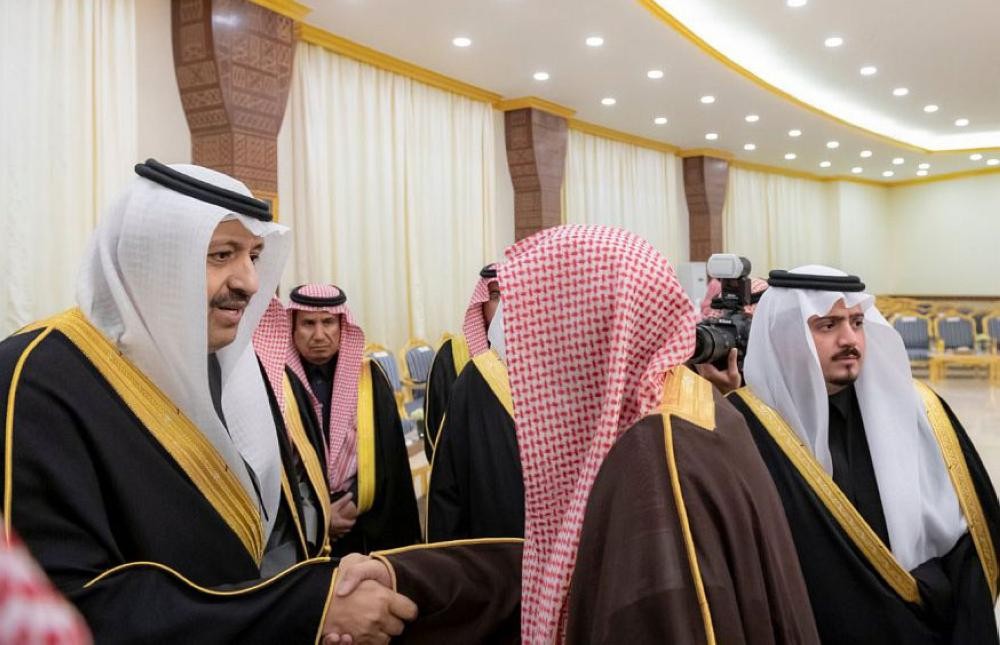 جلسة أمير الباحة تناقش احتياجات المنطقة