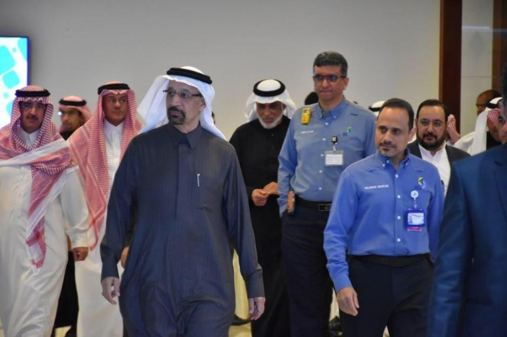 وزير الطاقة يطلع على منتجات الشركات الصناعية بالجبيل 
