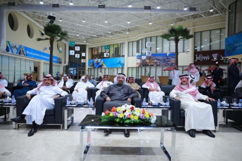 وزير الطاقة يطلع على منتجات الشركات الصناعية بالجبيل 