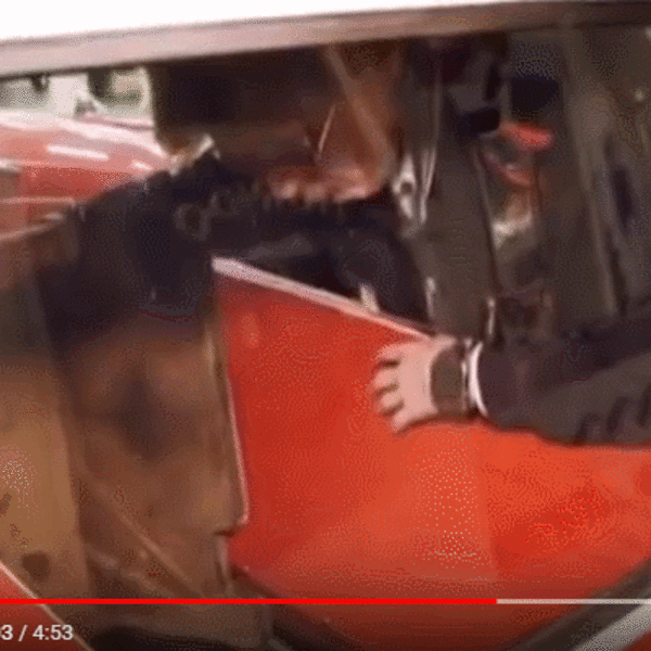 مهندس ألماني يجمع سيارات فريدة متناهية الصغر
