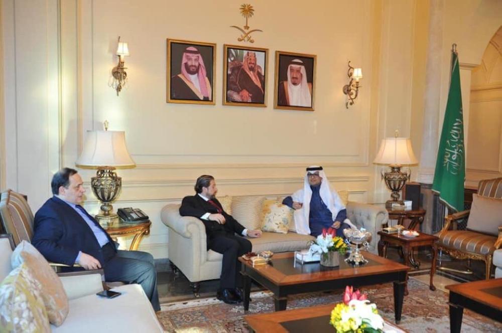 السفير بلبنان يلتقي نائبًا لبنانيًا
