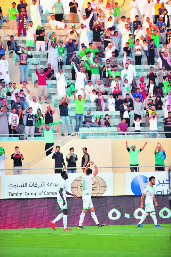السومة يقود الأهلي لفوز قاتل أمام القادسية
