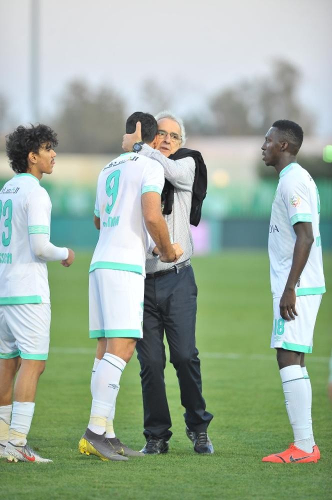السومة يقود الأهلي لفوز قاتل أمام القادسية