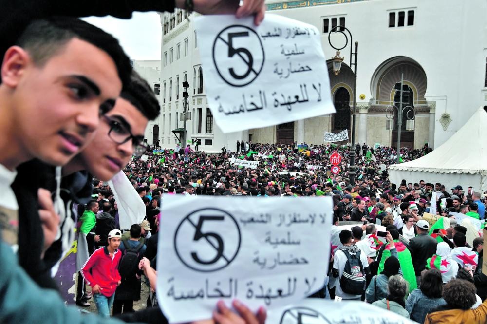 الجزائريون في الشوارع خلال جمعتهم الثالثة