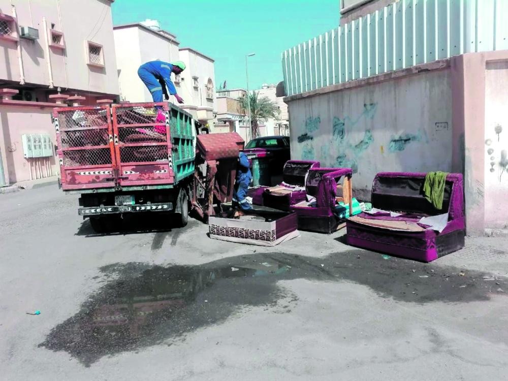 حملة لإزالة اللوحات الإعلانية العشوائية في سيهات