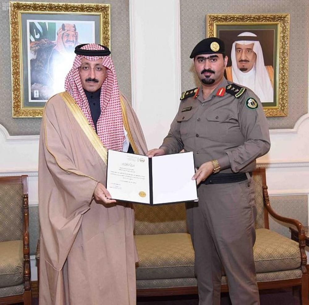 محافظ الأحساء يكرم رجال المرور