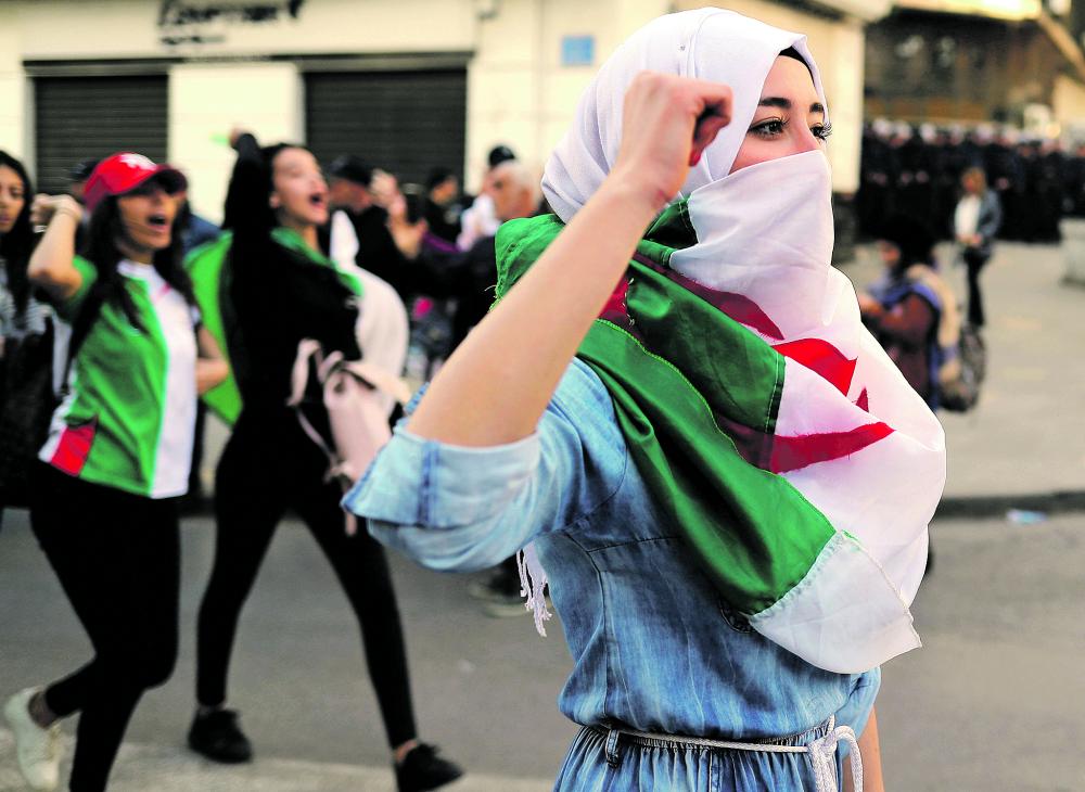 الجيش الجزائري: علاقاتنا مع الشعب قوية