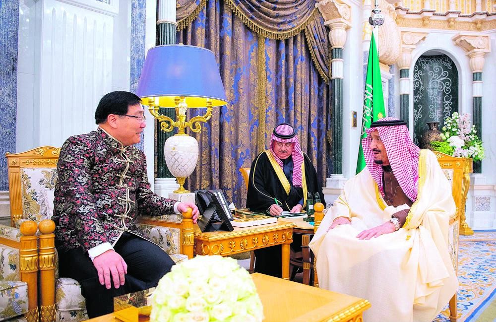 الملك يستقبل سفير الصين الشعبية لدى المملكة