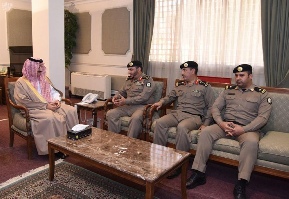 محافظ الأحساء يطلع على البرامج الإصلاحية بسجون الشرقية