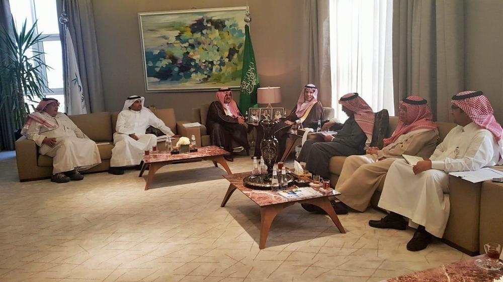 وزير النقل يبحث توسعة مطار حفر الباطن