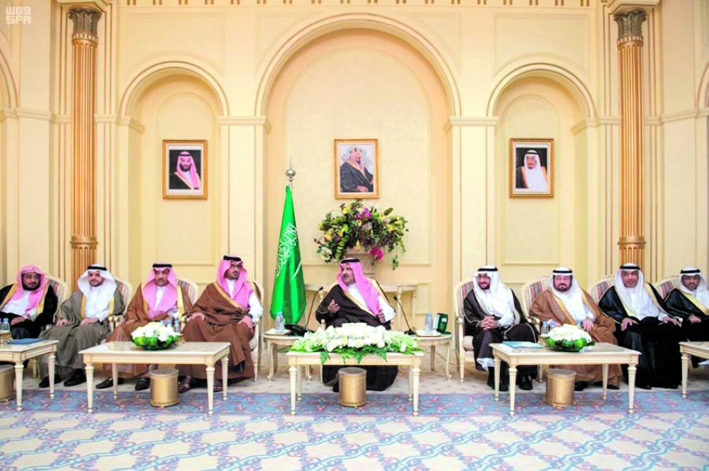 أمير المدينة يكرم منسوبي جامعة طيبة