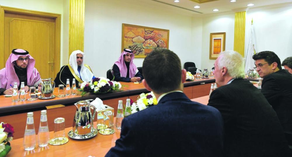 العيسى يبحث مع «الاتحاد الأوروبي» ظاهرة التطرف