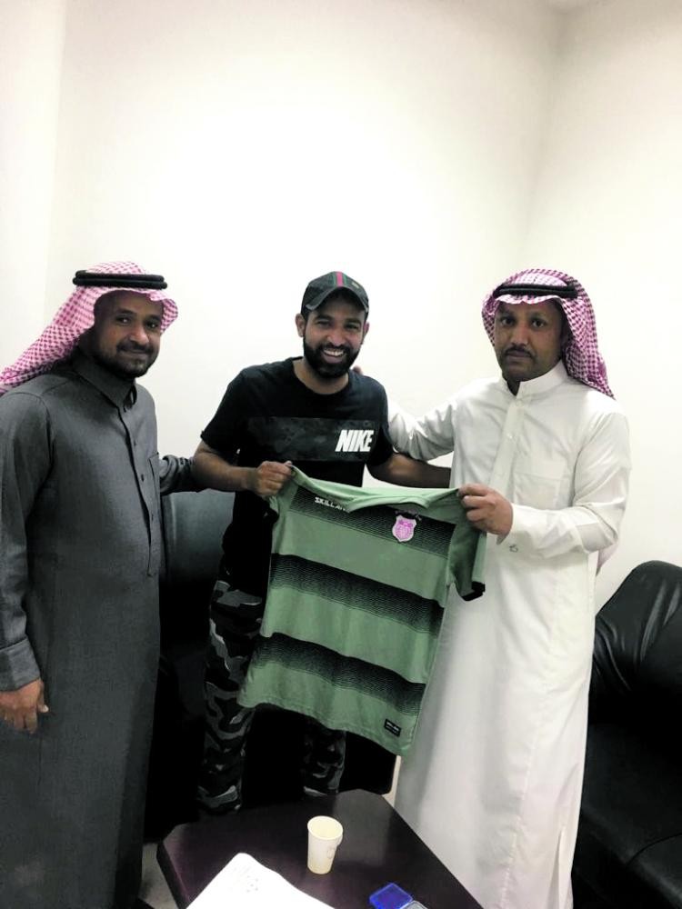 الأنوار يعيد عبده عطيف إلى الملاعب