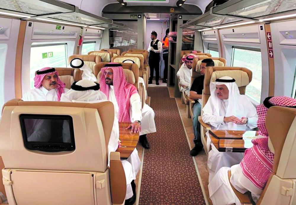 وفد من الشورى يتفقد قطار الحرمين