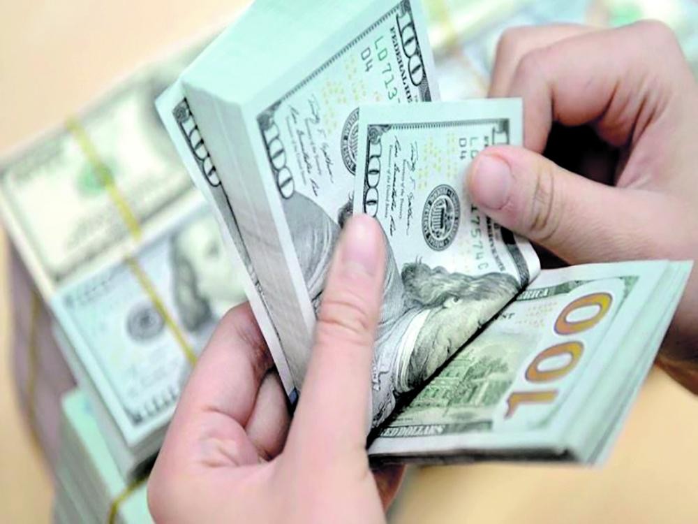 تراجع الدولار ينعش أسعار الذهب
