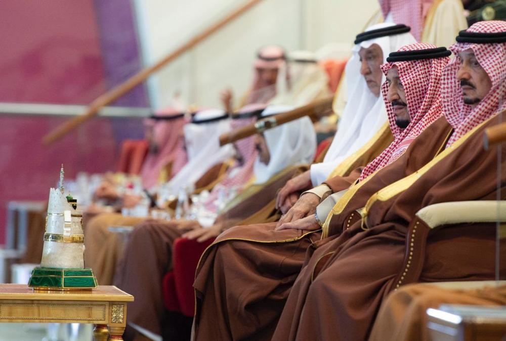 خادم الحرمين يرعى حفل السباق الكبير للفروسية