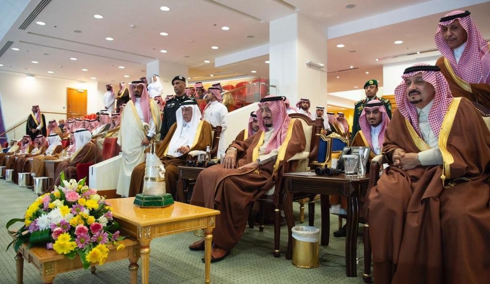 خادم الحرمين يرعى حفل السباق الكبير للفروسية