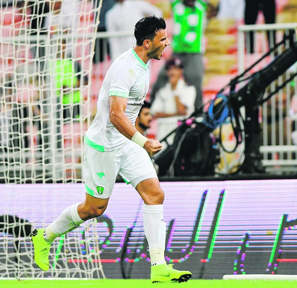 الهلال والأهلي.. كلاسيكو محلي بنهكة عربية