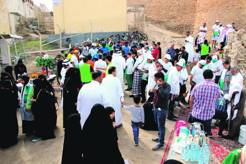 1000 زائر لكرنفال تاروت التراثي