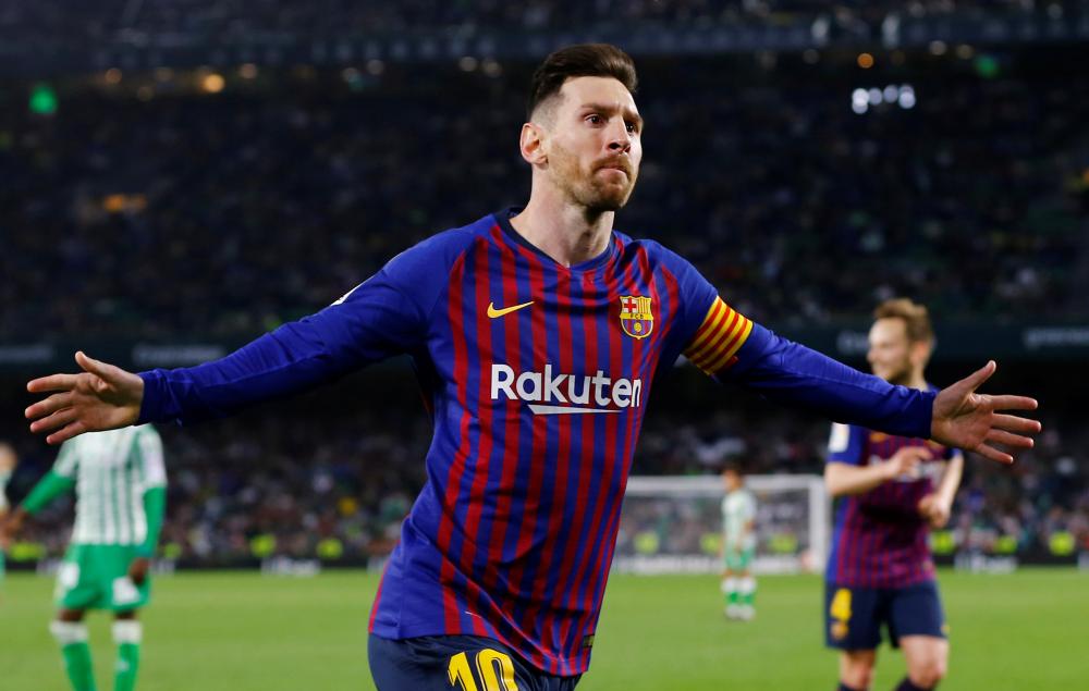 ثلاثية ميسي تقود «برشلونة» للصدارة