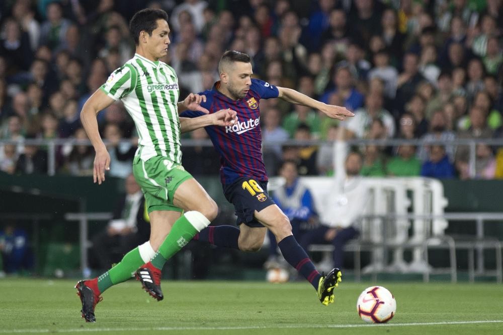 ثلاثية ميسي تقود «برشلونة» للصدارة