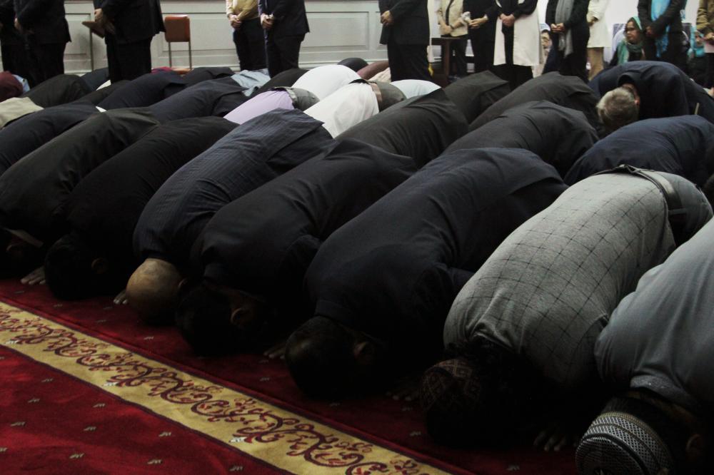 مسلمو بريطانيا يطالبون الحكومة مساواتهم باليهود