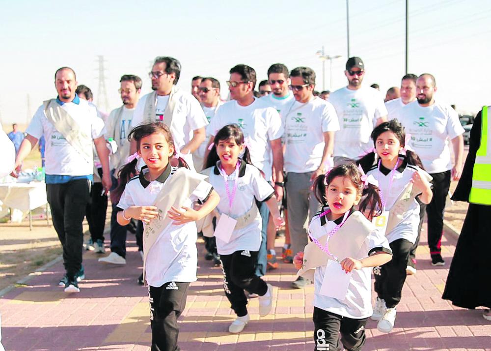 800 مشارك في فعاليات «امش30» بحفر الباطن