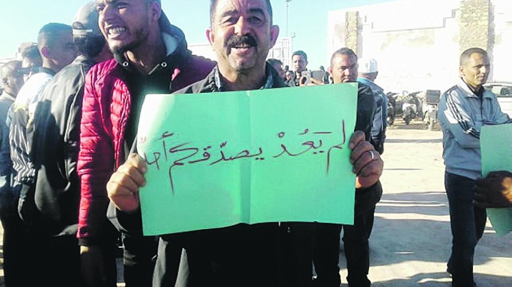 تونسيون يطردون «الغنوشي»: ارحل يا إرهابي
