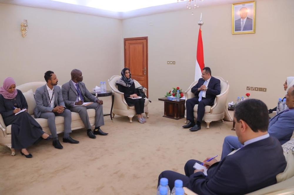 رئيس الوزراء اليمني: نحرص على تحسين الأوضاع الصحية