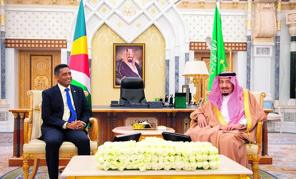 الملك يستعرض التعاون الثنائي مع رئيس سيشل