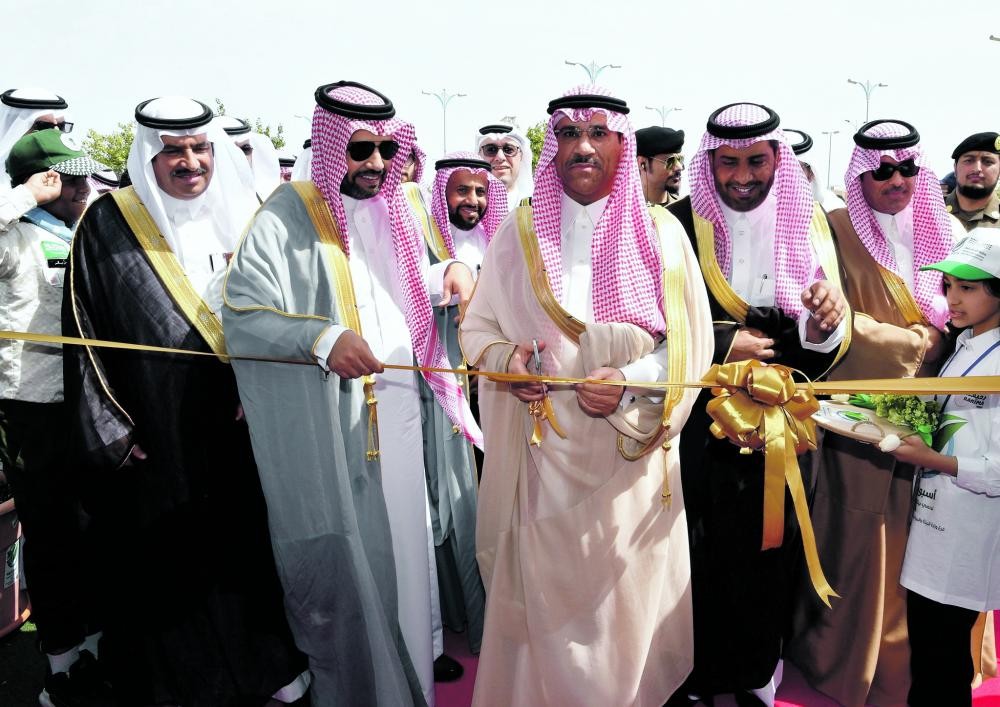 وكيل إمارة الشرقية يفتتح فعاليات أسبوع البيئة
