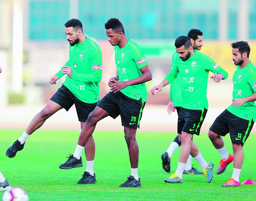 الأخضر يفتح ملف ودية غينيا الاستوائية