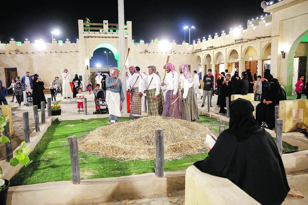 حصاد «الرز الحساوي» يجذب الزوار في موسم الشرقية