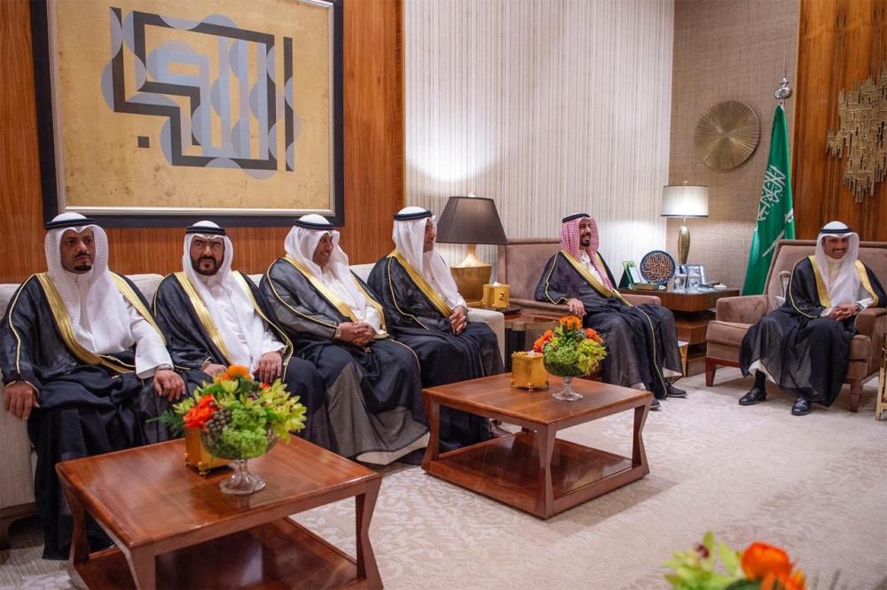 ولي العهد يلتقي رئيس «الأمة» الكويتي