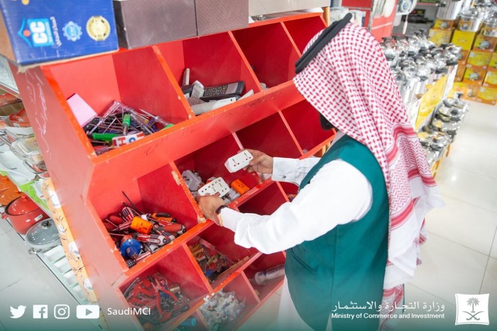 ضبط 44 ألف منتج مخالف بمنافذ السلع محددة السعر