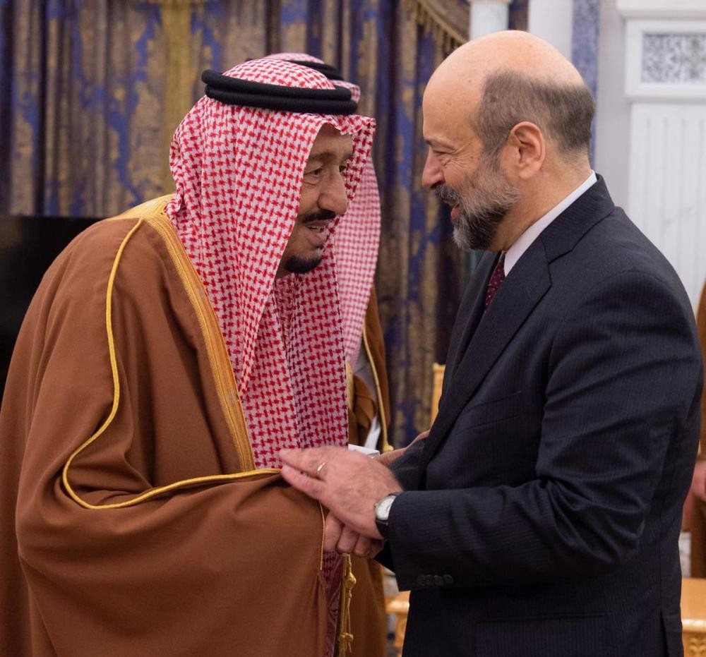 خادم الحرمين الشريفين يستقبل رئيس الوزراء الأردني