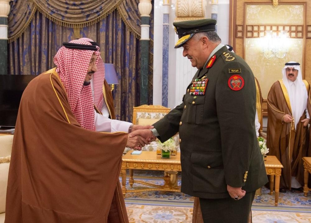خادم الحرمين الشريفين يستقبل رئيس الوزراء الأردني