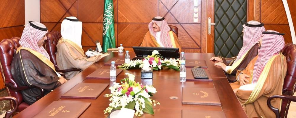 أمير الشرقية يطلع على مبادرات وبرامج «منشآت»