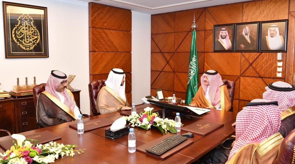 أمير الشرقية يطلع على مبادرات وبرامج «منشآت»